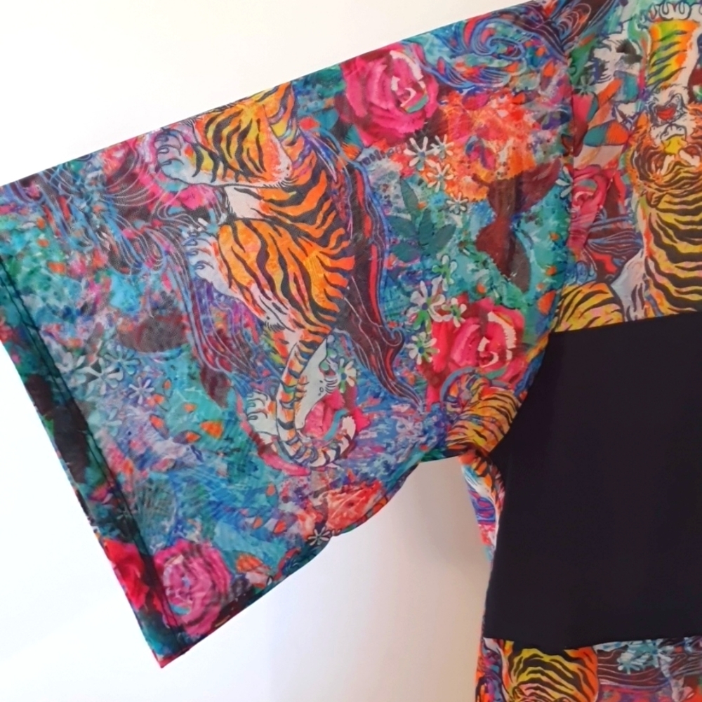 Exotica Size XXL Floral Tiger Print Mesh Top Size 18 approx - Picture 3 of 8